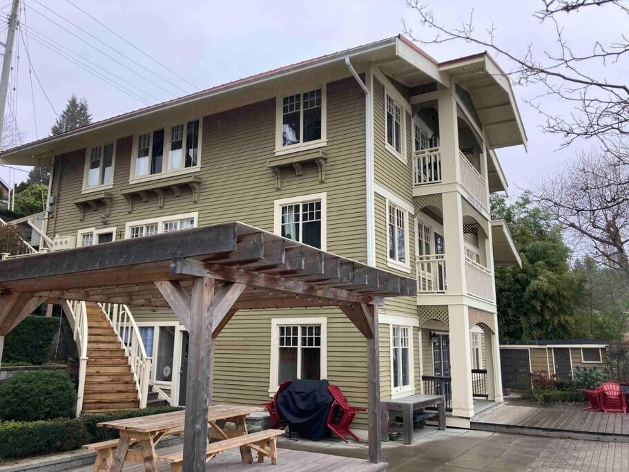 깁슨스 Iconic 3-Story Waterfront 'Marina House' W/ View 빌라 외부 사진